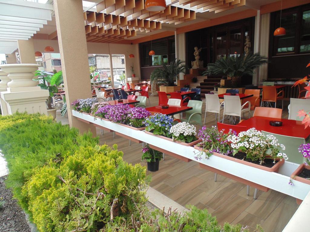Grand Hotel Elbasan Exterior photo